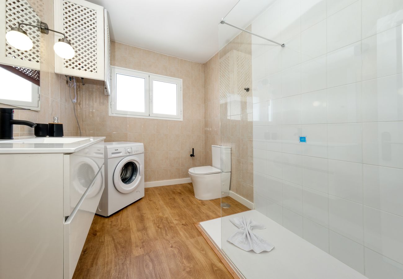 Apartamento en Puerto del Carmen - Sunlit Paradise