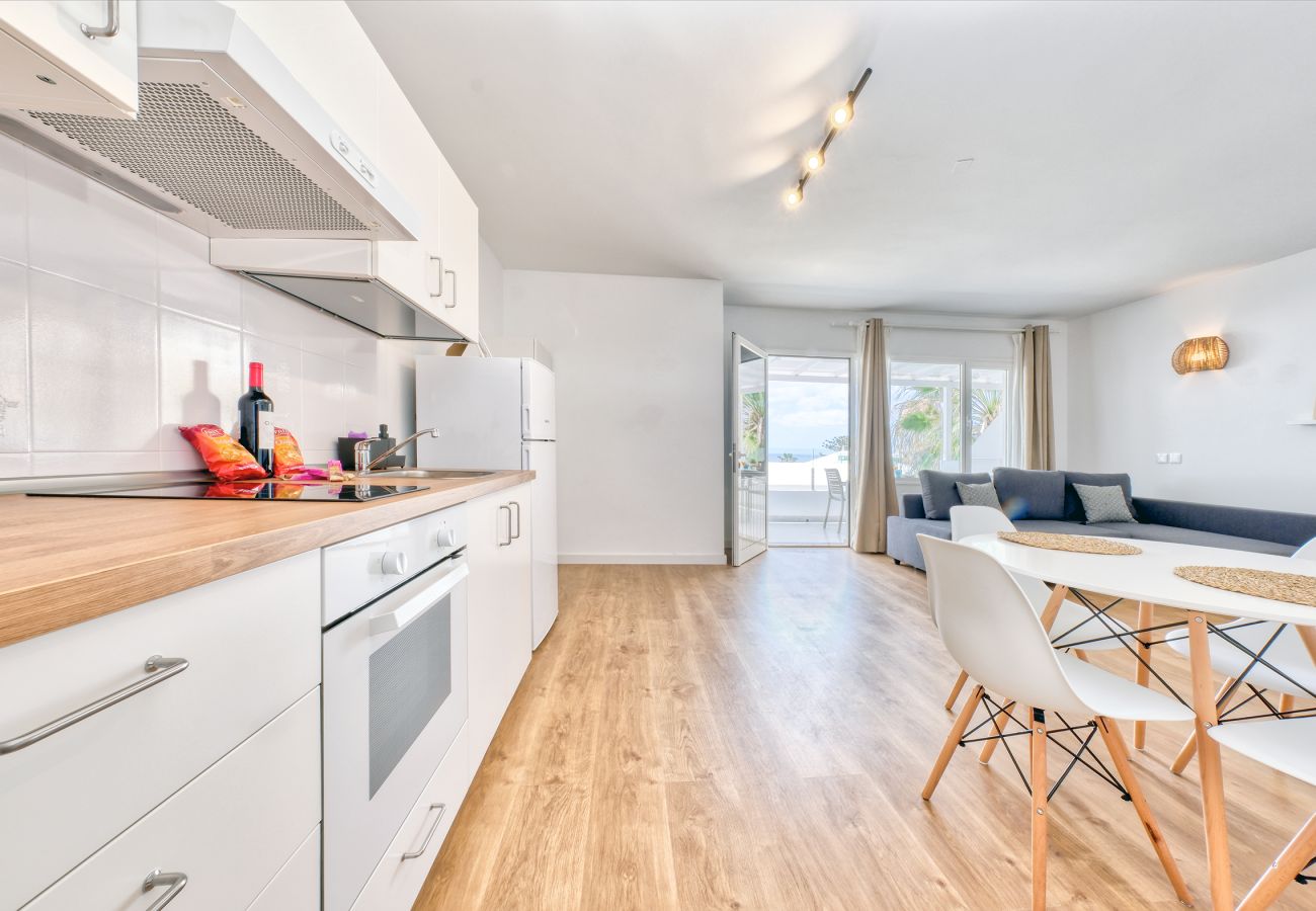 Apartamento en Puerto del Carmen - Sunlit Paradise