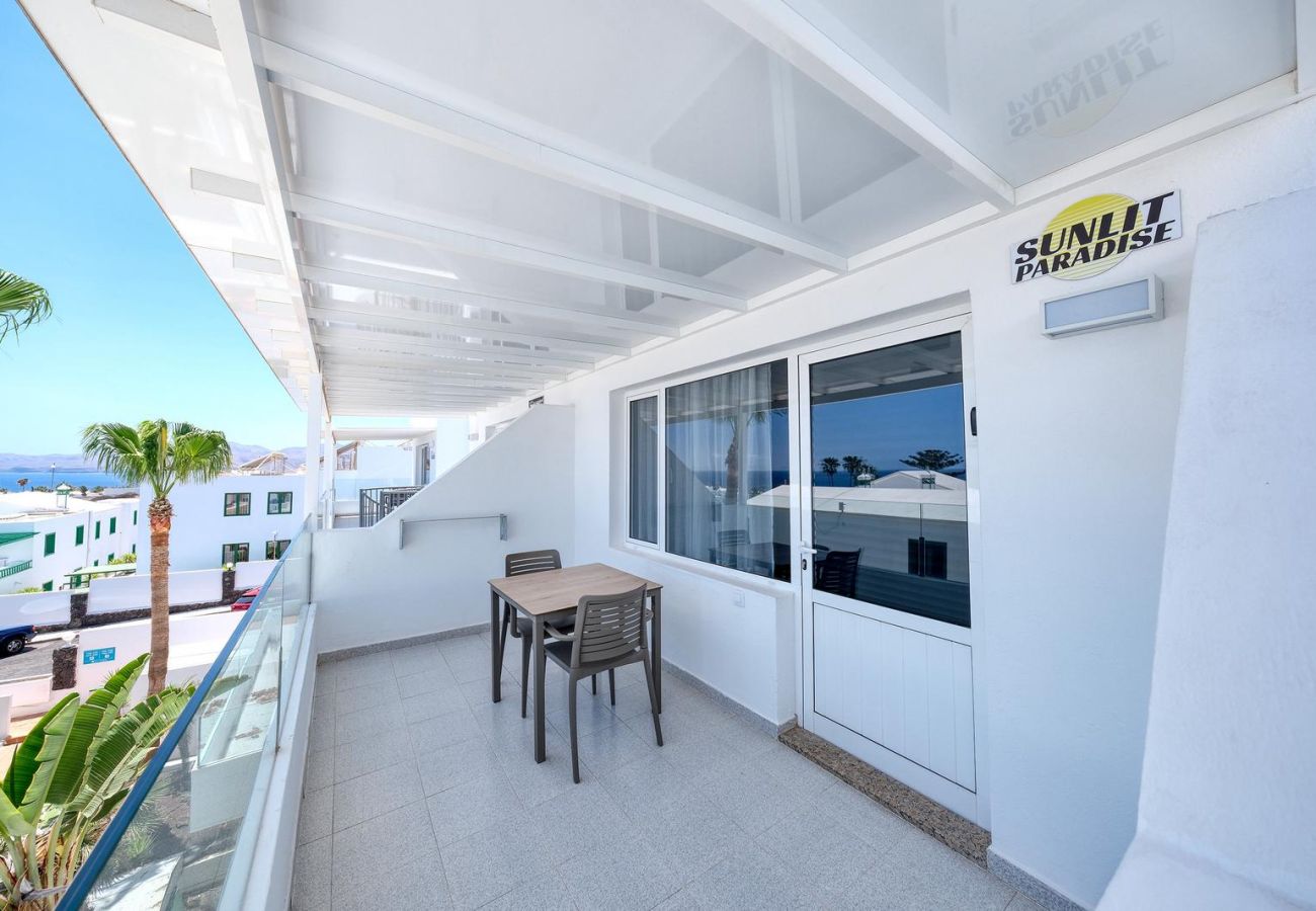 Apartamento en Puerto del Carmen - Sunlit Paradise