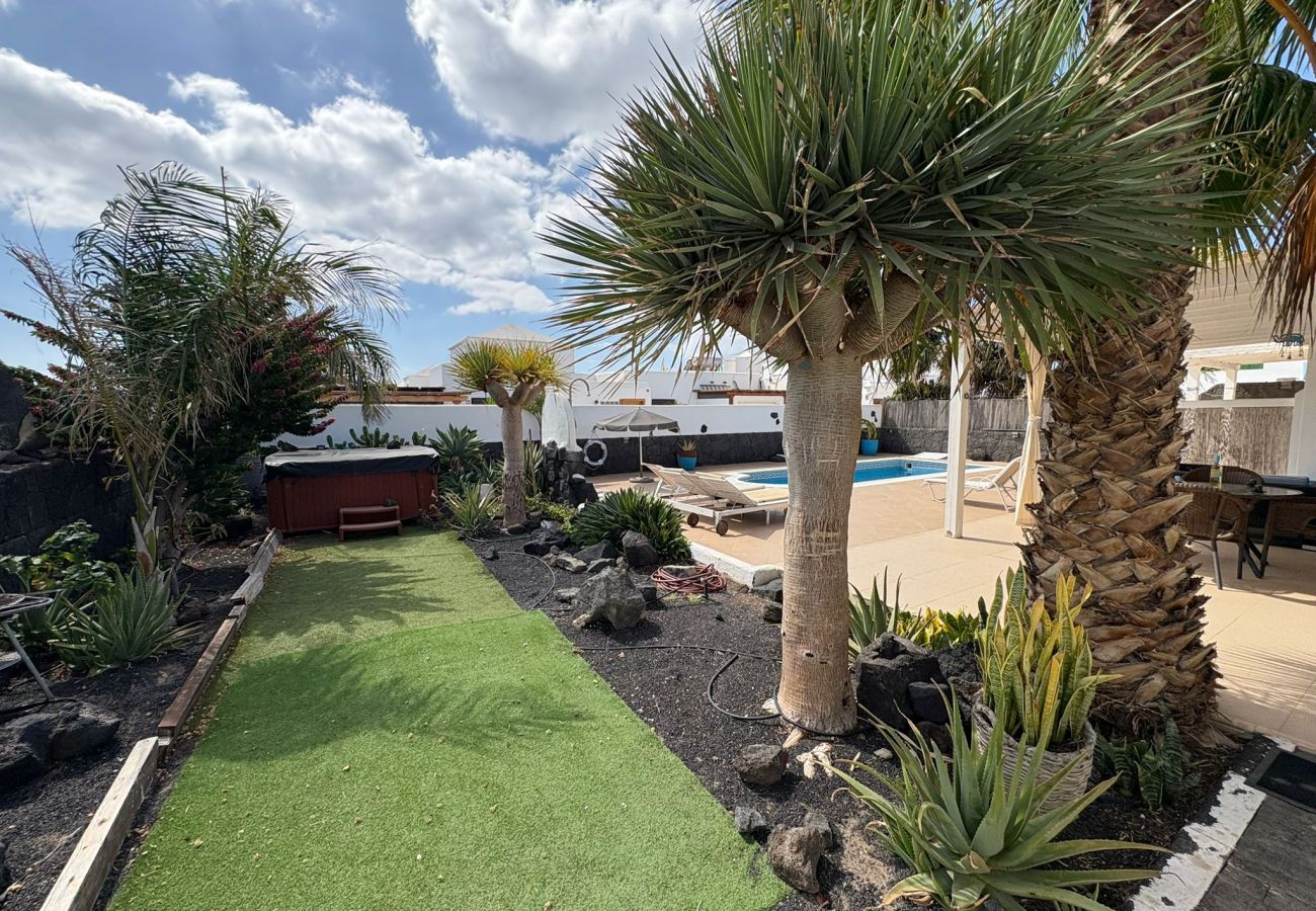 Villa in Playa Blanca - Queen Papagayo Vetusta